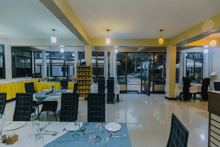 Dining 77 of 126