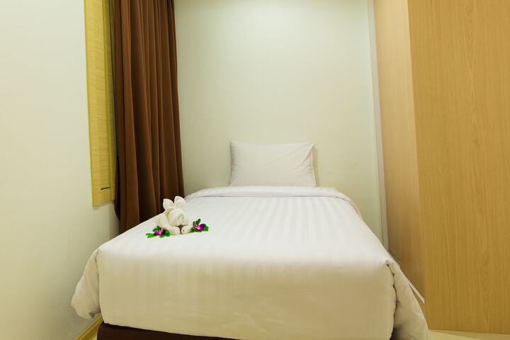 Room 8 of 74