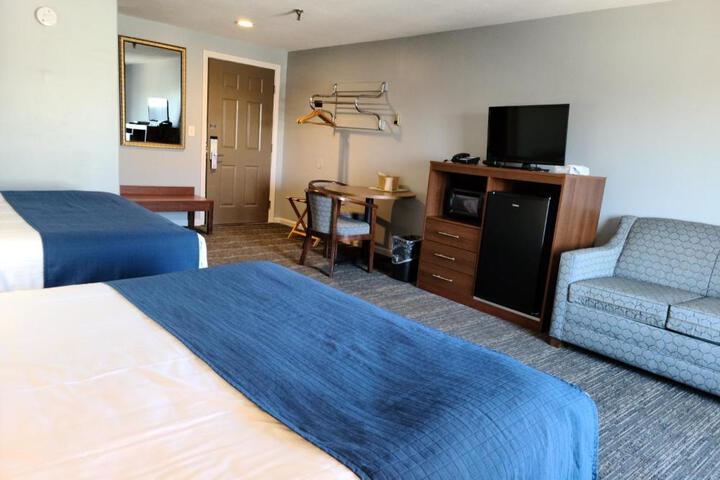 1 King Bed (6 of 10)