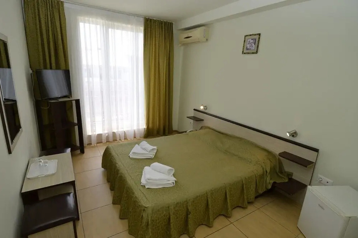 Room 4 of 12