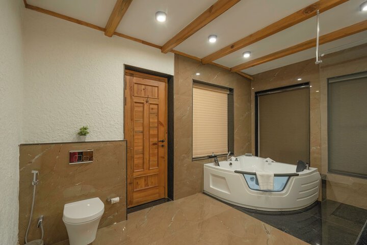 Room 51 of 150