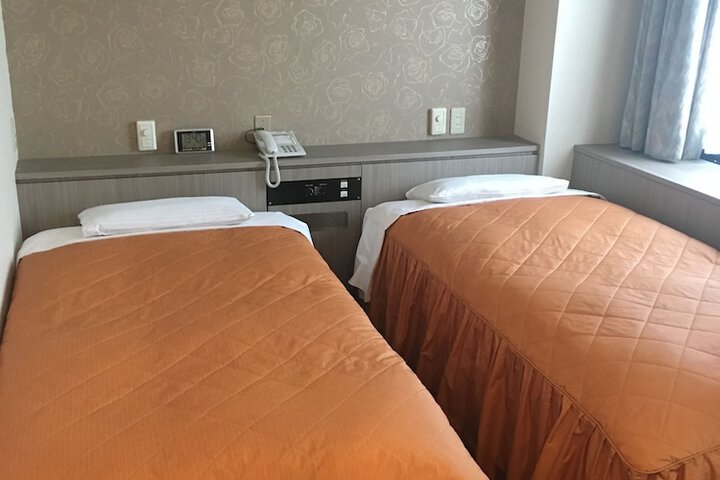 Room 10 of 87