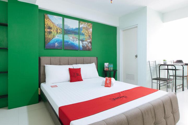 RedDoorz near C5 Kalayaan Avenue Makati