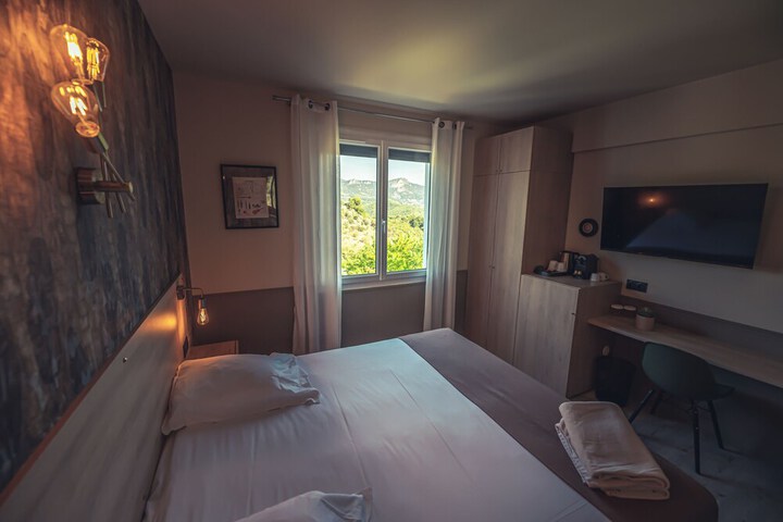 Room 11 of 34