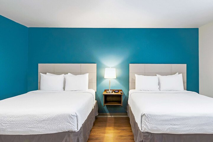1 Queen Bed (7 of 26)
