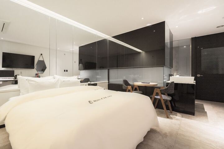 Room 5 of 52