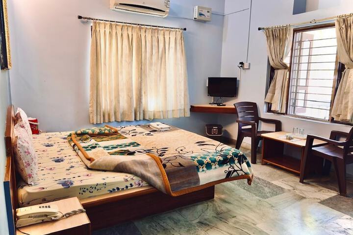 Room 2 of 8
