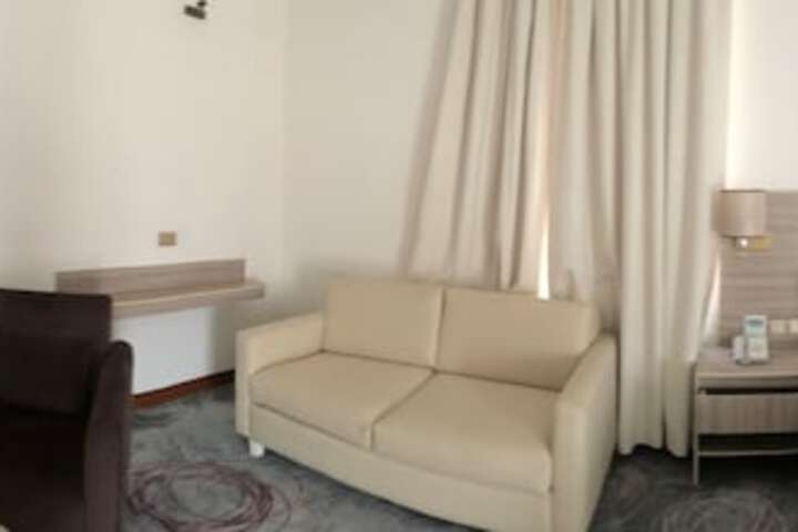 Room 22 of 76