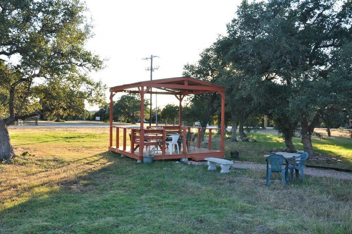 Hotel Exterior 35 of 40