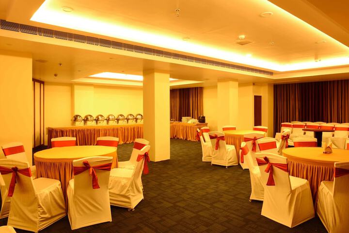 Ballroom/Hall 36 of 48