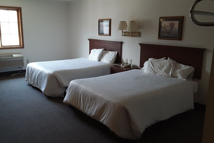 Classic 2 Queen Beds (6 of 11)