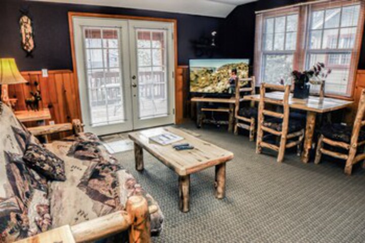 Room 6 of 12