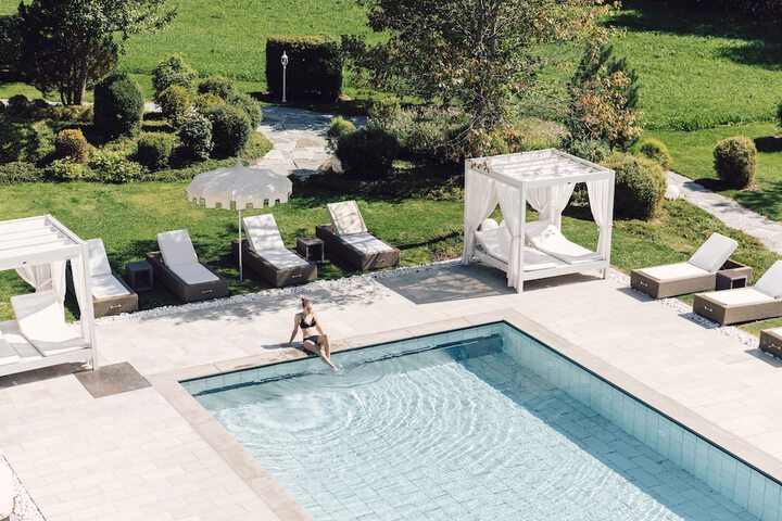 Pool 136 of 261