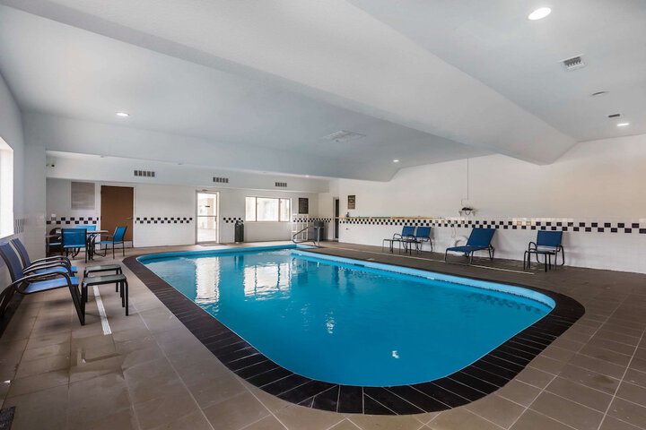 Pool 102 of 213