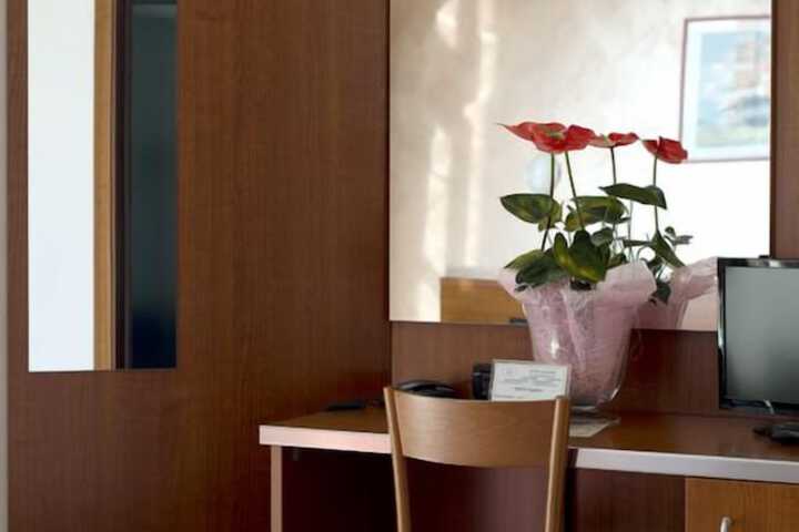 Room 27 of 47
