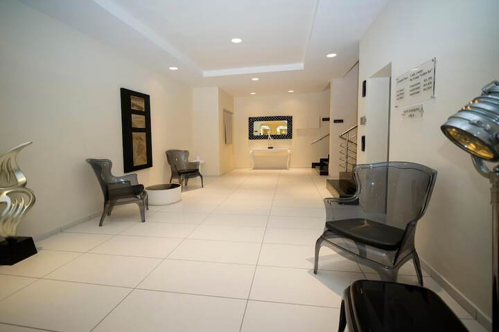 Entrance & Lobby