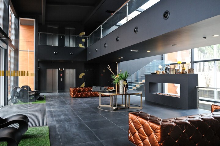 Entrance & Lobby