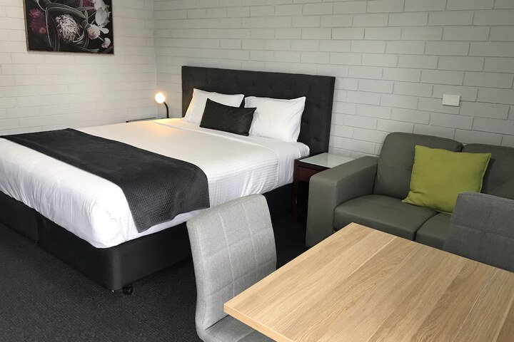 Room 14 of 65
