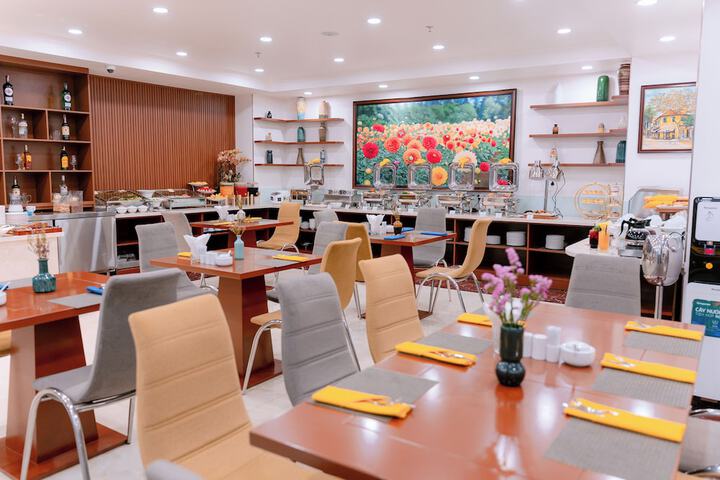 Dining 112 of 125