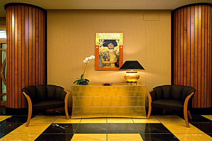 Entrance & Lobby