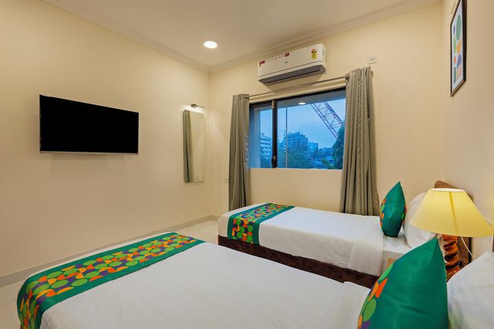 Room 8 of 33