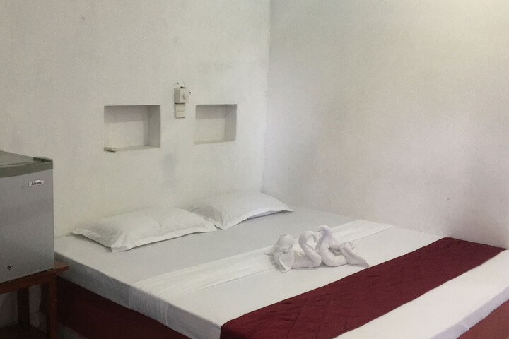 Room 5 of 18