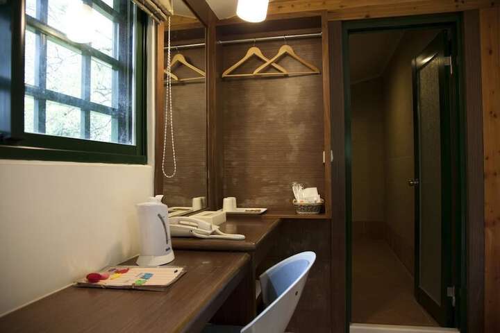 Room 17 of 25