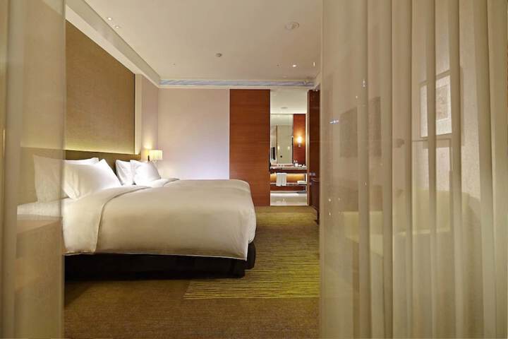 Room 16 of 52