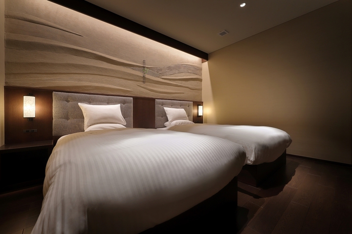 Room 2 of 6