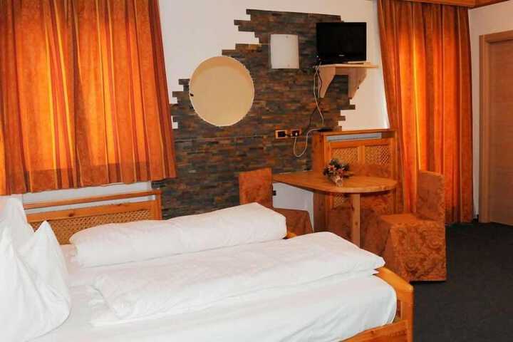 Room 4 of 30