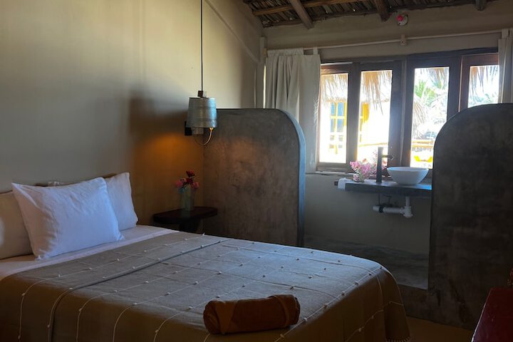 Room 32 of 80
