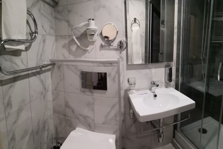 Room 28 of 50