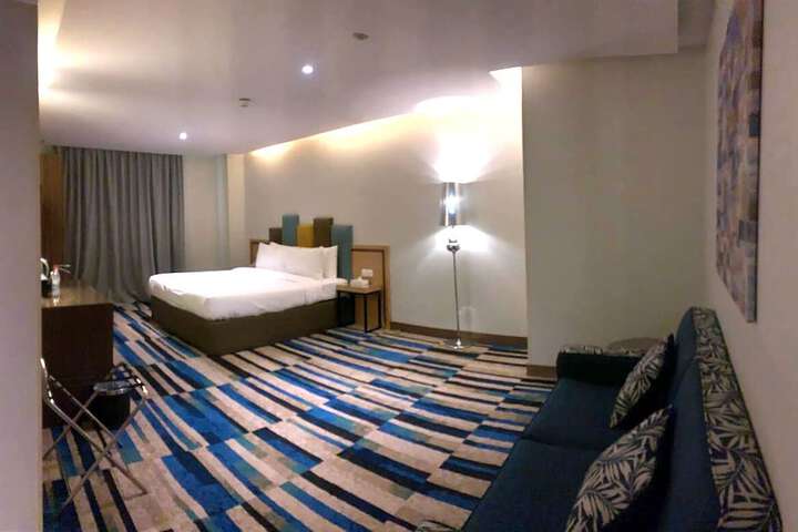 Room 16 of 32