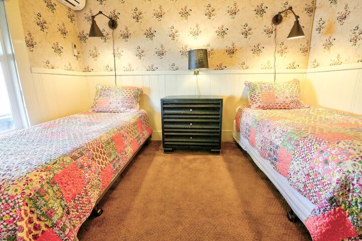 Room 9 of 42