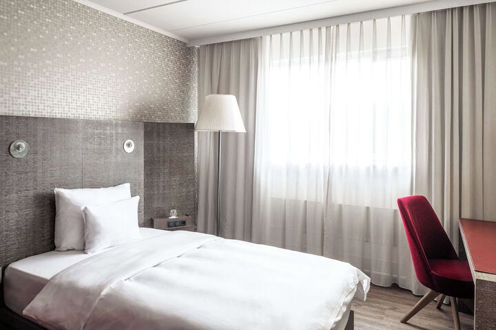 Room 6 of 26