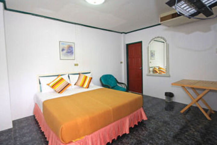 Room 6 of 14