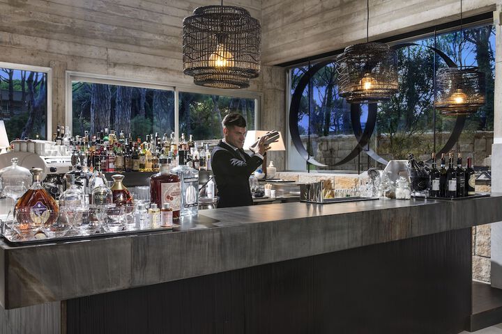 Lounge 105 of 141