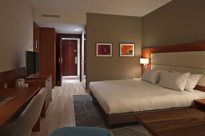 Room 28 of 158