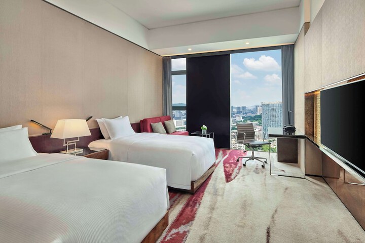 Room 35 of 133