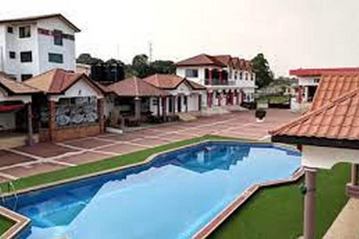 Pool Hotel