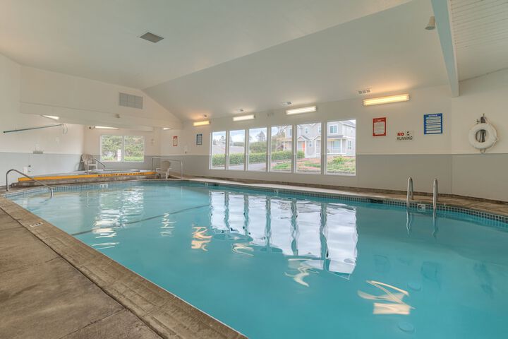 Photo of Surftides Plaza Rentals Pool