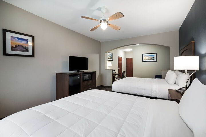 2 Queen Beds Flat Screen Television Microwave and Refrigerator High Speed Internet A (10 of 14)