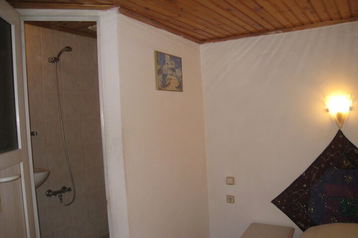 Room 6 of 52