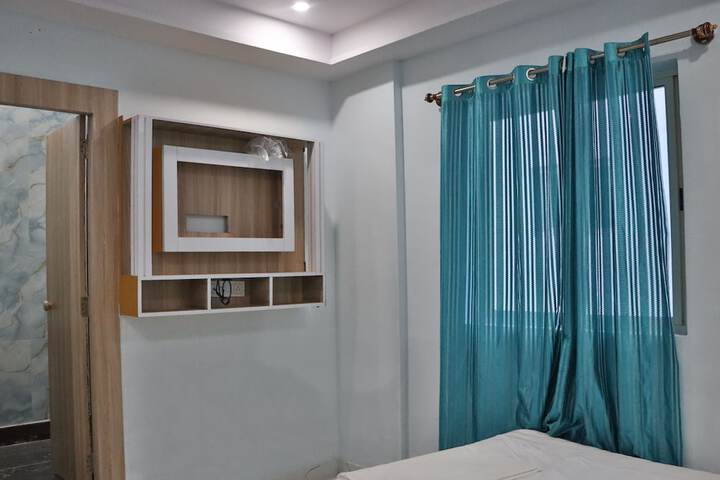 Room 6 of 16