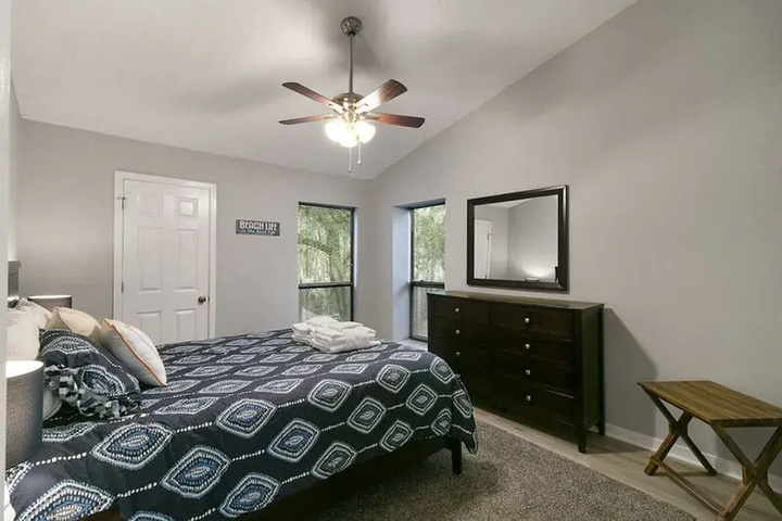 Room 4 of 14