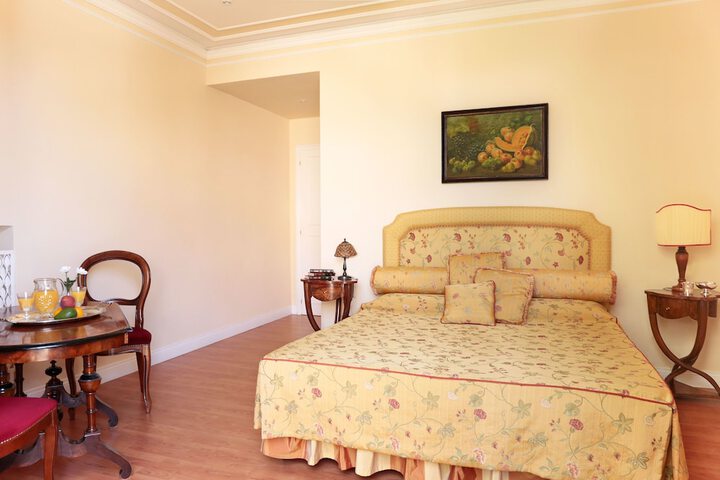 Room 10 of 37