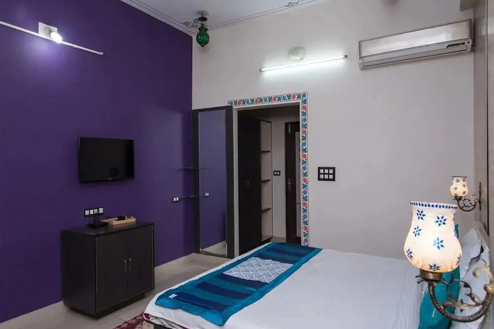 Room 5 of 13
