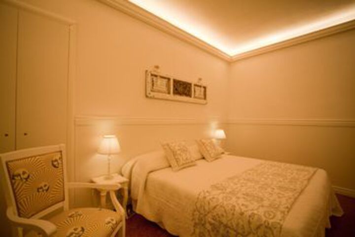 Room 5 of 18