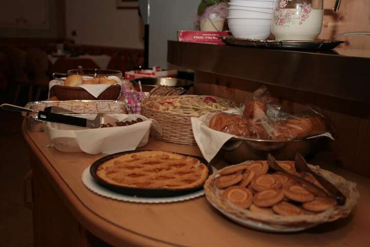 Dining 11 of 33