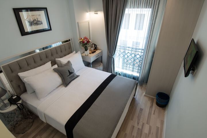 Room 8 of 62